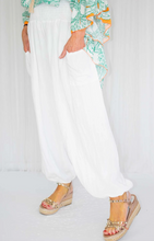 Load image into Gallery viewer, LINEN STYLE TROUSER IN WHITE
